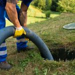 Szczelne szambo betonowe – od wyboru do montażu dla właścicieli posesji